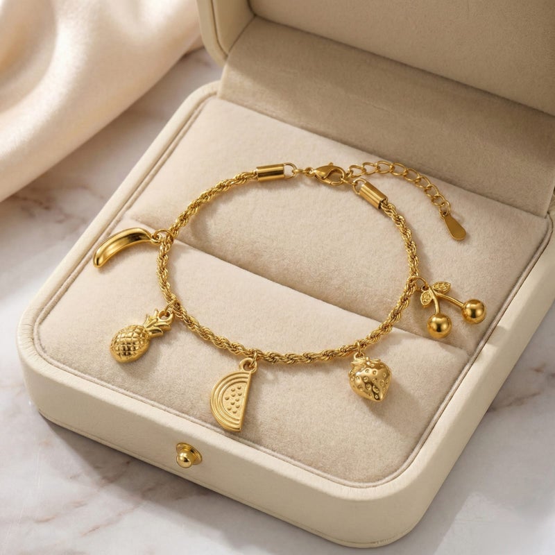 انسيال ذهبي أنيق مصنوع من الستانلس ستيل المقاوم للصدأ، يتميز بسلسلة مجدولة جذابة تزينها دلايات أشكال فواكه مبهجة، مع قفل قابل للتعديل ليناسبكِ. - Image 4